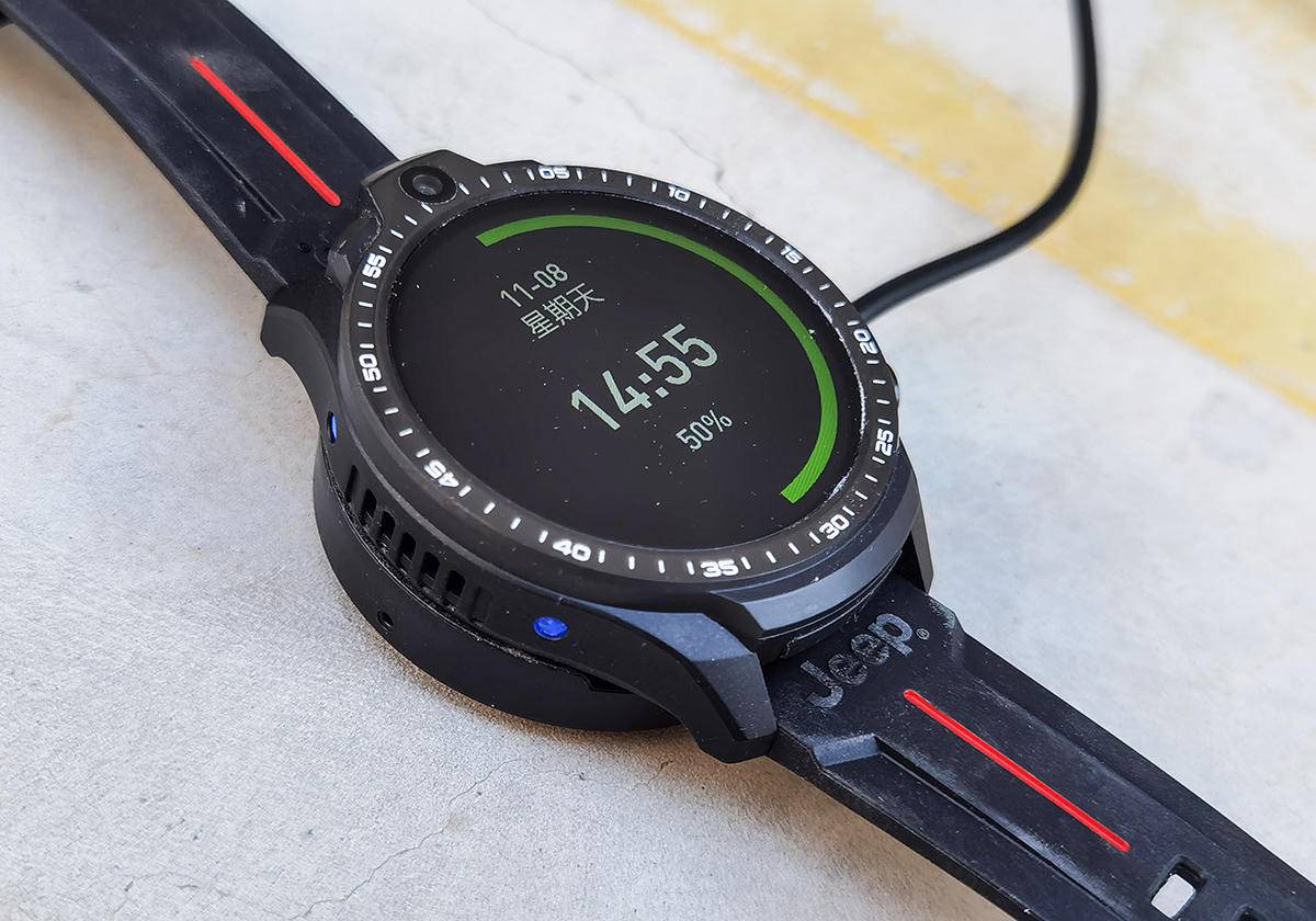 64G+双摄+全网通，是手机还是智能手表：Jeep黑骑士评测