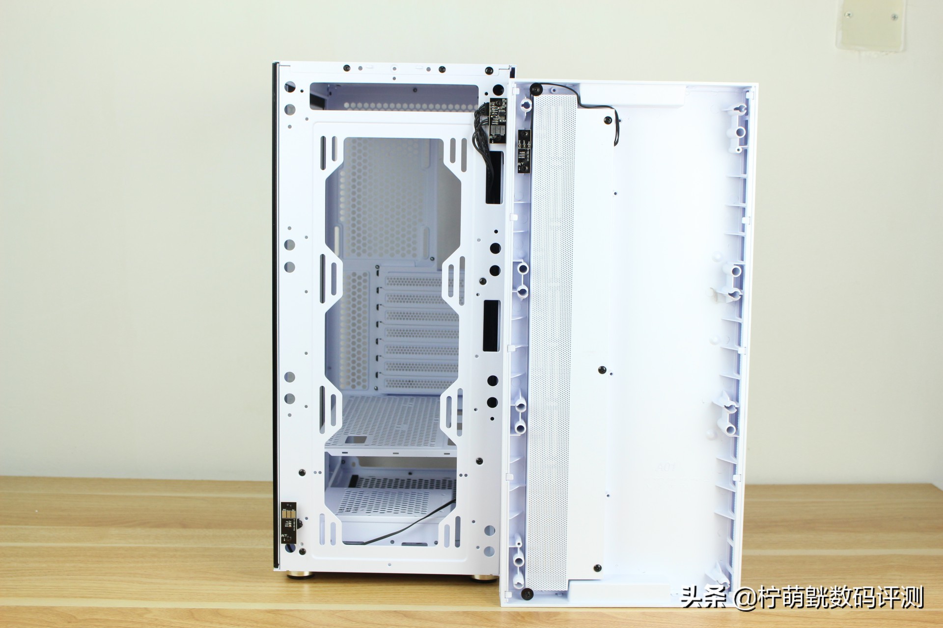 神光侧透不单调,畅快装机不求人易大师神光白色版上机体验