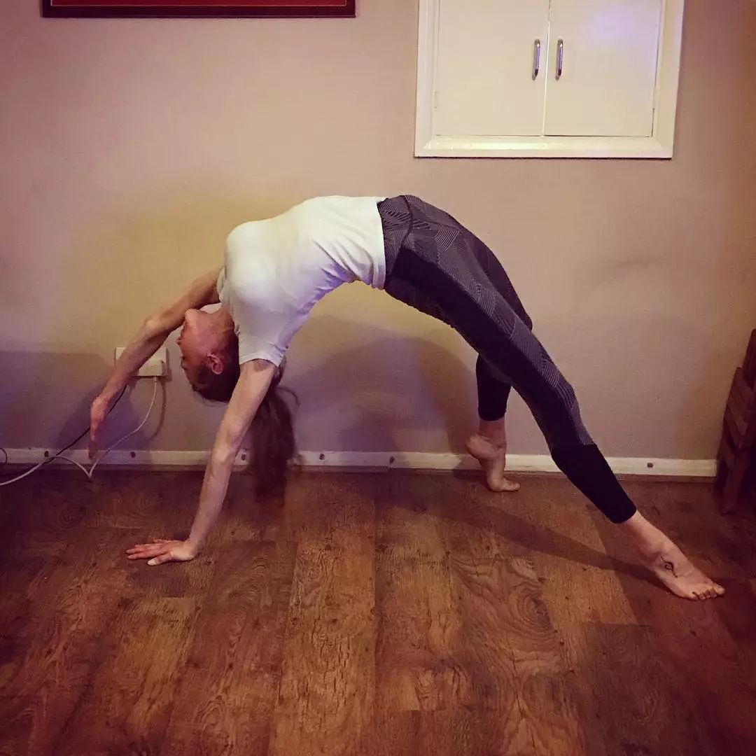 想要小腿又细又长学会这一套动作,小腿有些弯曲怎么变直