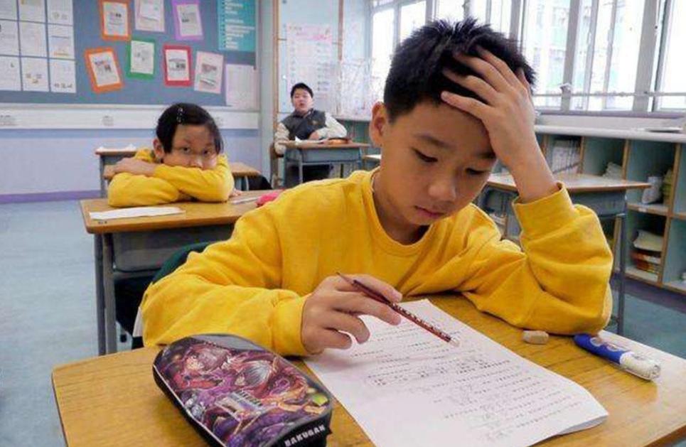 考试时学生的样子怎么画,学生考试时的样子