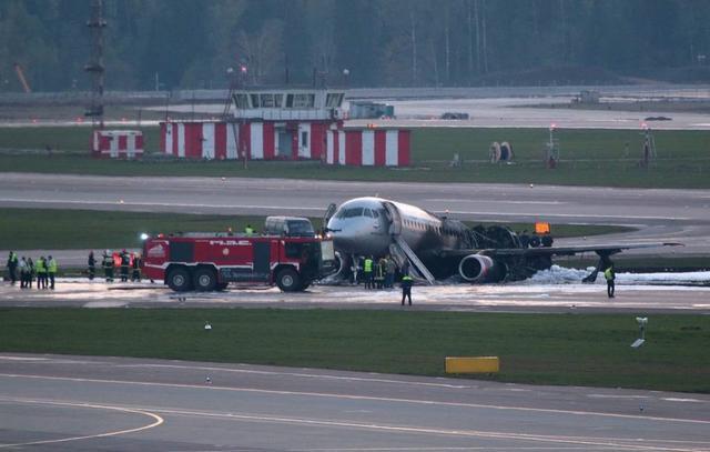 ssj100鑸彮浜嬫晠,ssj100绌洪毦浜嬩欢鏈洪暱