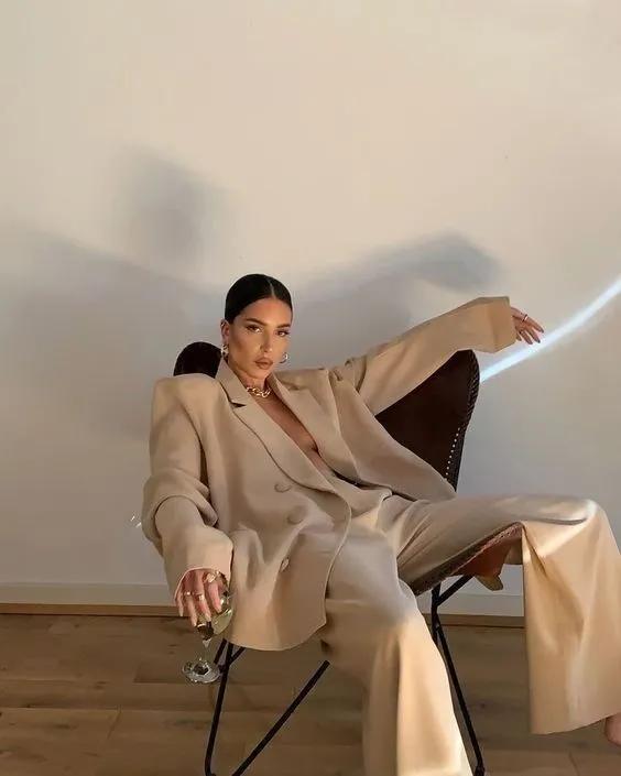 马蹄裤和喇叭马蹄裤哪个更显腿长,高腰显瘦马蹄裤