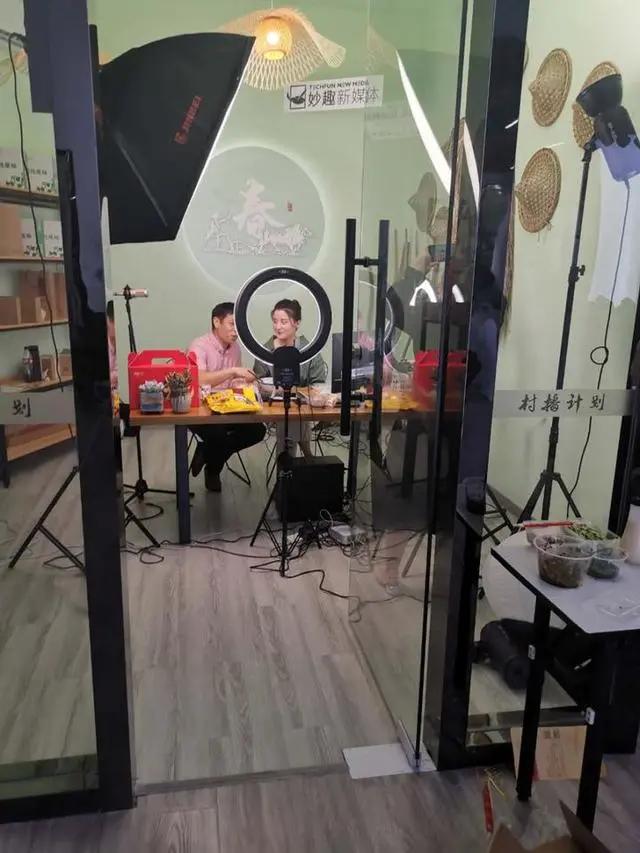 衢州47岁大叔被人叫“宝宝”，靠一招年入500万！凌晨2点都有人抢货