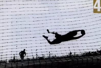 贺龙派足球队出国学先进，“攻不破的‘万里长城’”响亮全球