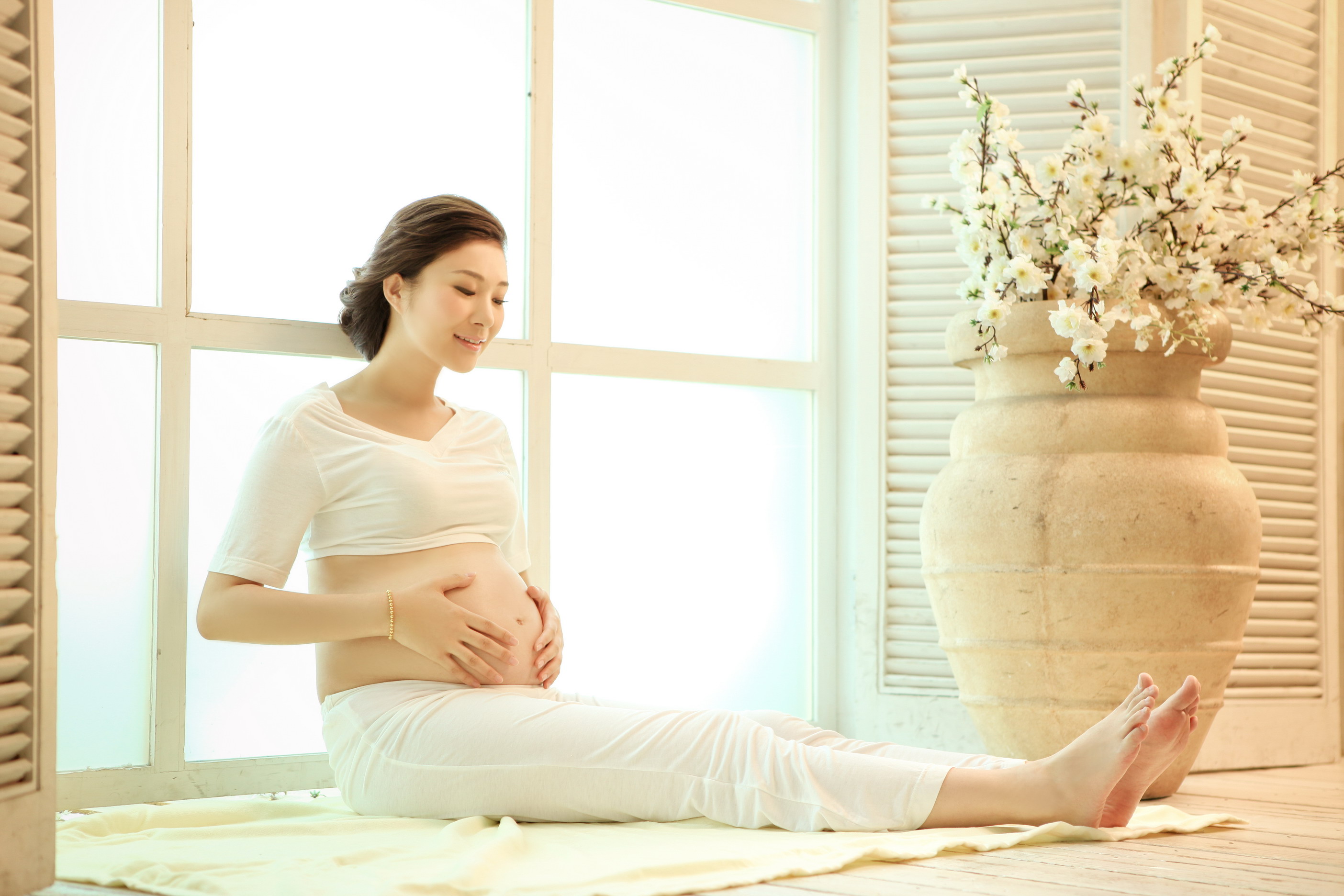 怀孕前手脚冰凉怀孕后不怕冷,怀孕初期冻到了脚冷会影响胎儿吗