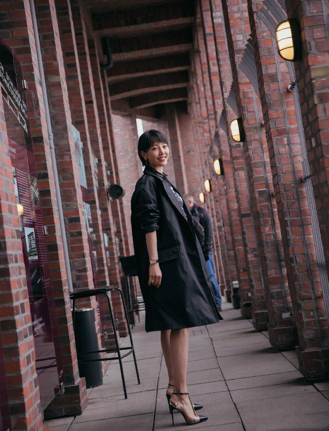 新中式秋冬穿搭白百何,外长里短穿搭夏季