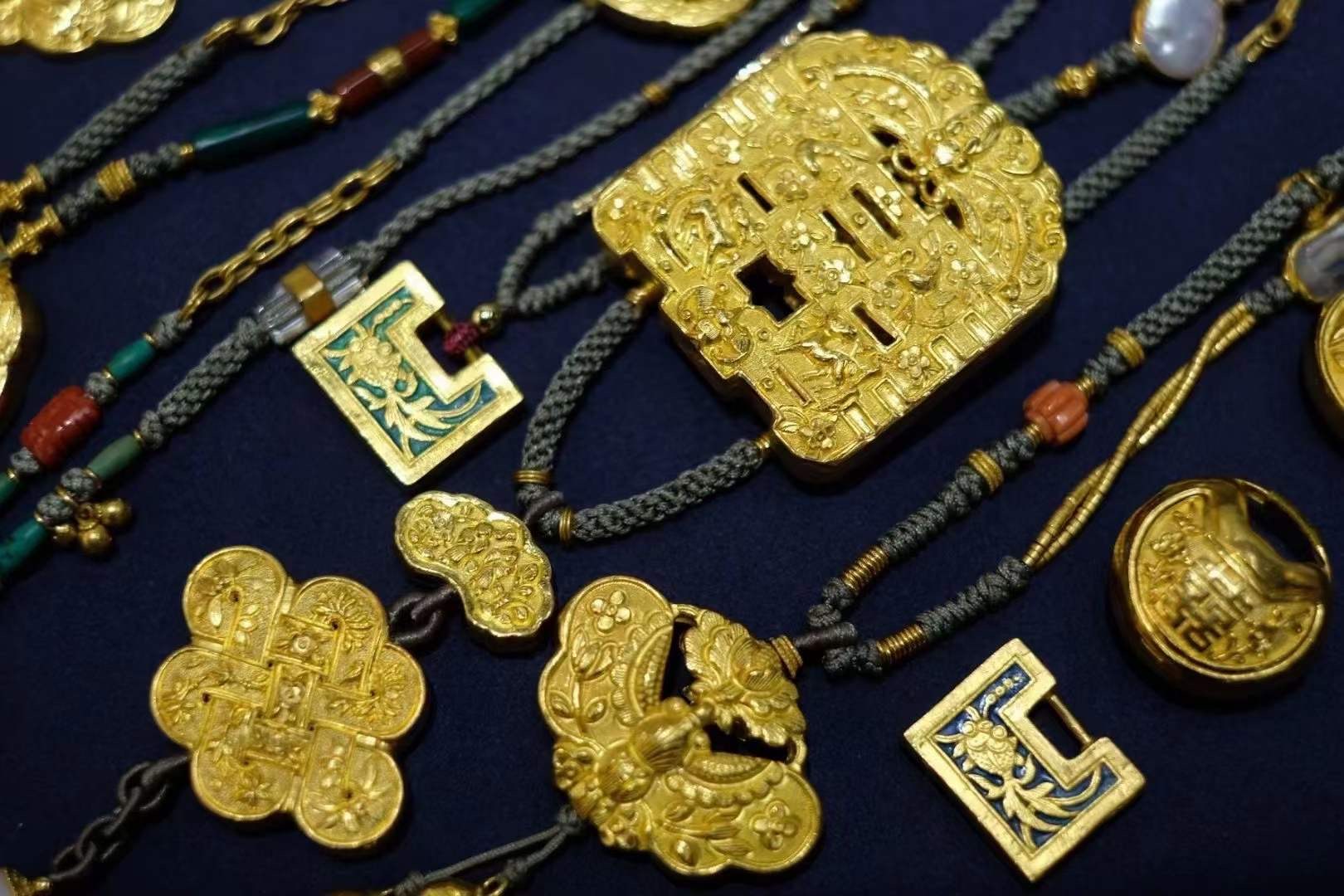 复古黄金长命锁,明清首饰锁代表了高级工匠的美