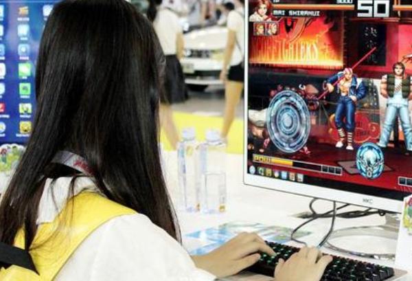 13岁女孩玩手机花掉40多万正常吗,13岁女孩玩手机花了40多万怎么办