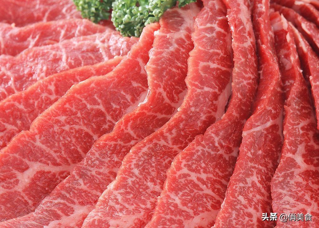 炒牛肉可以先用开水把牛肉煮吗,炒牛肉的牛肉是要横切还是要竖切