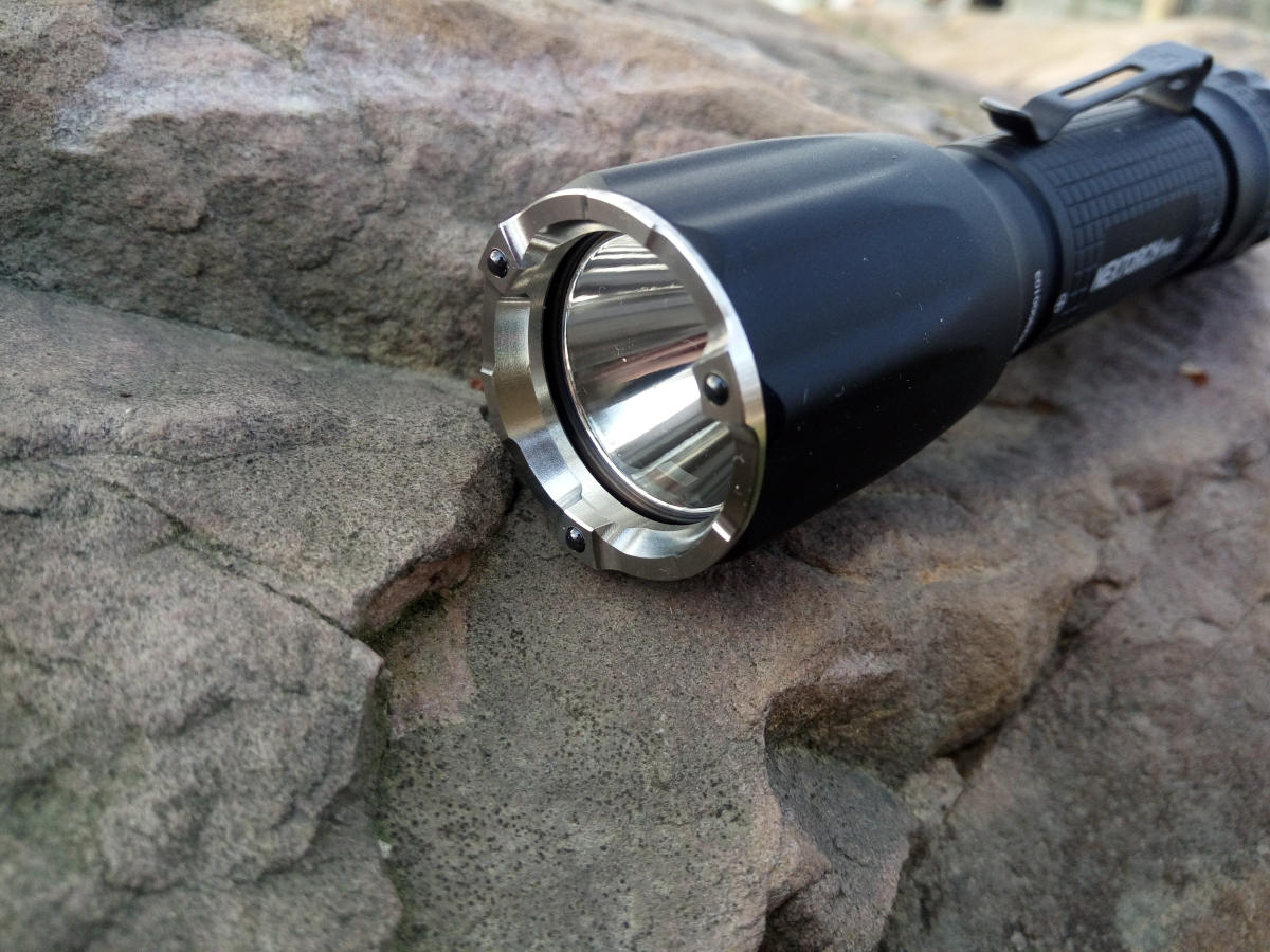 纳丽德ta15手电暴力测试,新款纳丽德ta15