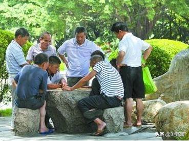 上联青山披锦绣如何对下联,上联竹影满窗青山翠如何对下联