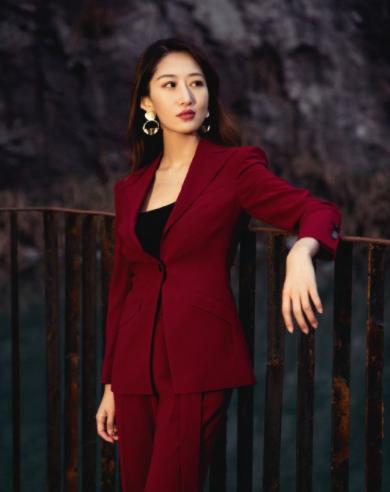 *疆新**美女，去过50个国家，30岁负债200万，却8个月还清，凭啥？