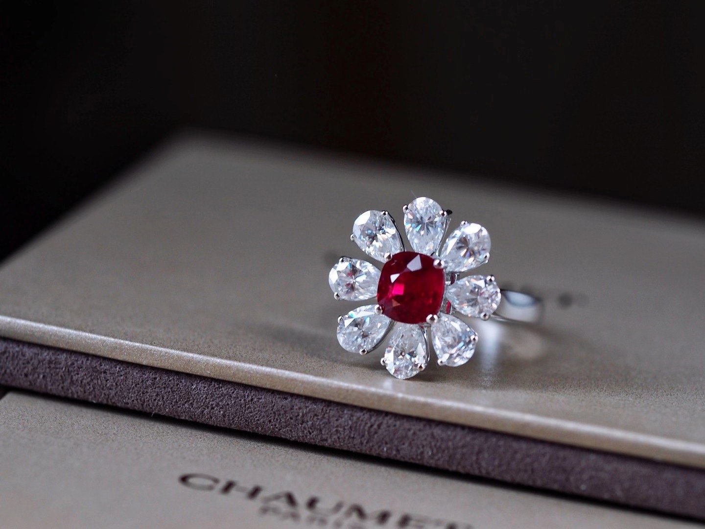 南红蛋面戒指镶嵌复古款,哪款戒指好看又不过时