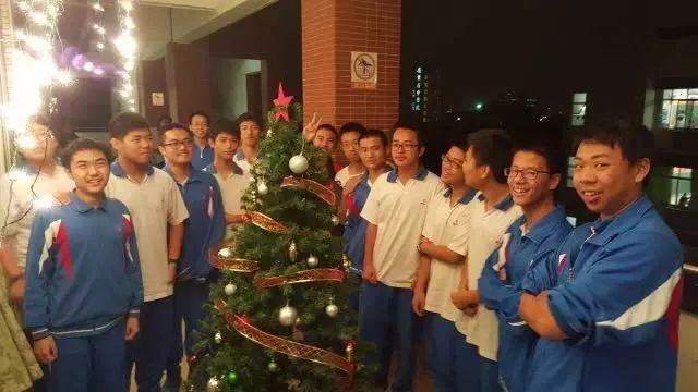 这所大学城里的高中,到底有多牛?