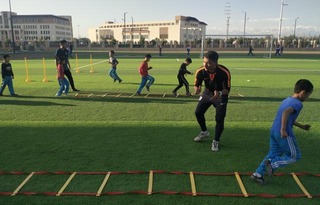 奔跑吧少年新疆足球,奔跑吧少年新疆青少年