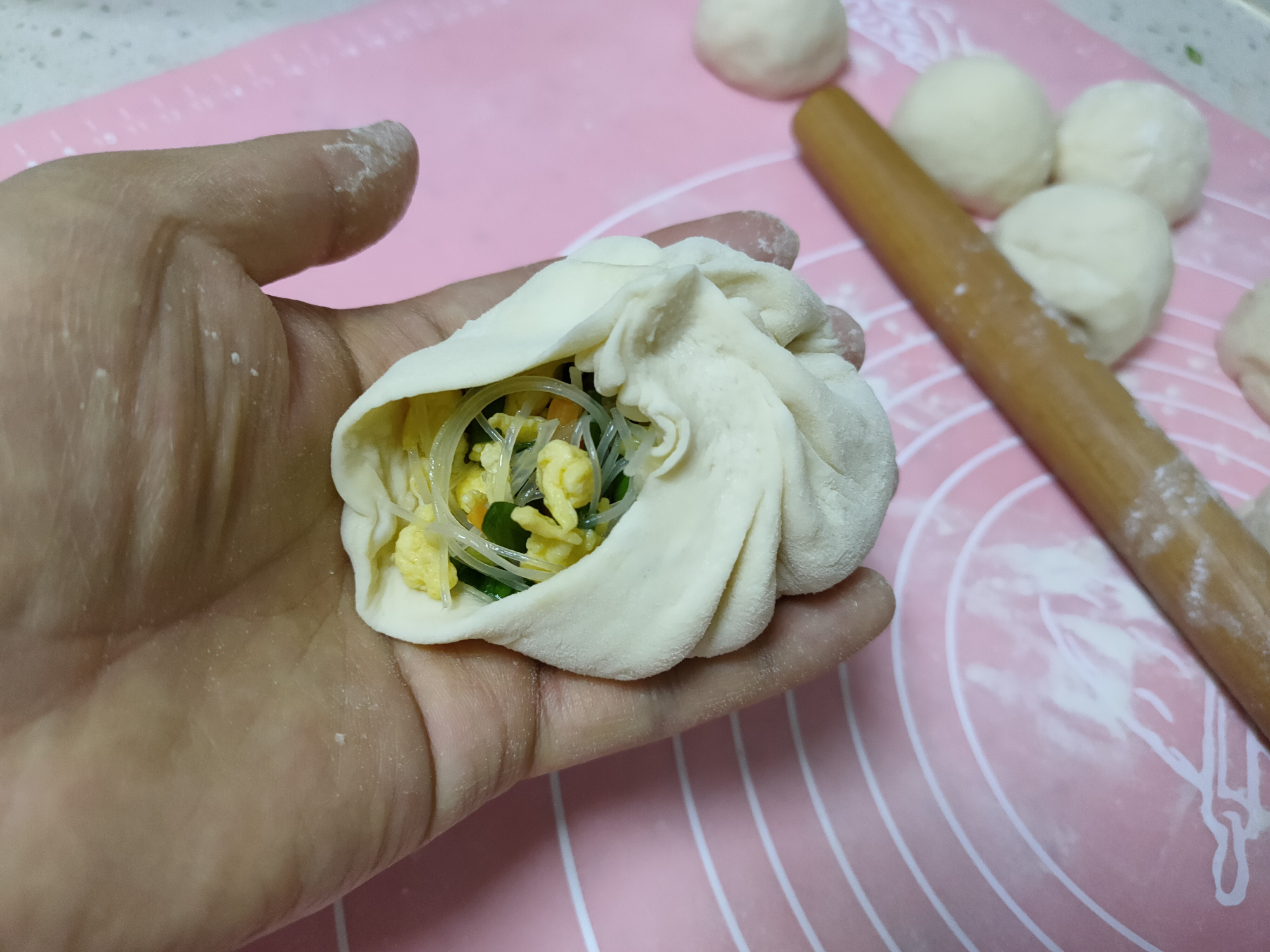 家常馅饼的做法怎么和面软,馅饼和面怎么做才松软好吃