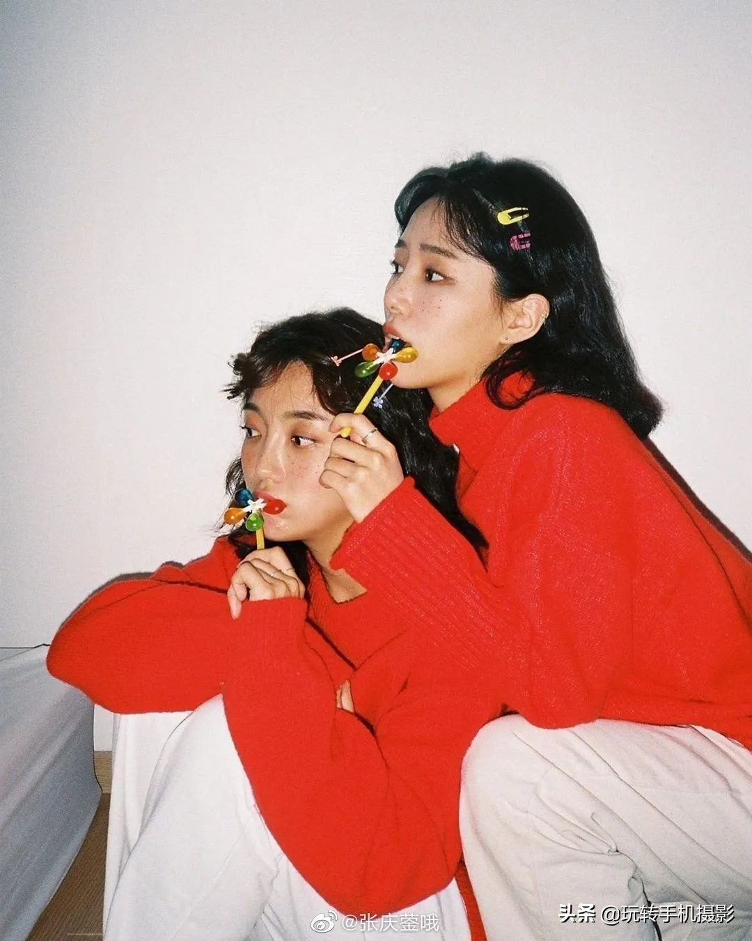 闺蜜拍照姿势创意二人,闺蜜雪地拍照姿势大全