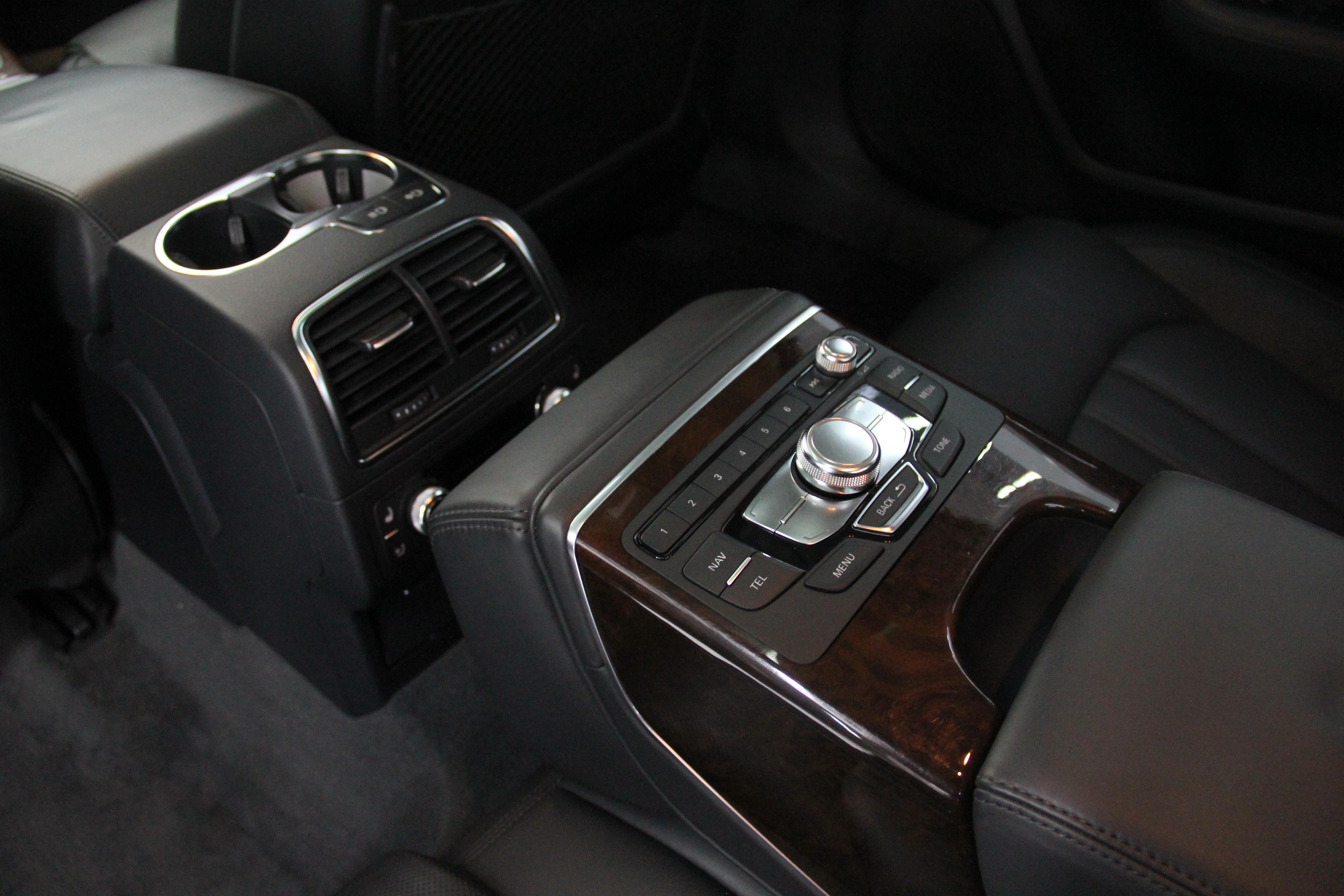 18年奥迪a62.0t12万公里能入手吗,18年奥迪a6l2.5自吸能跑多快