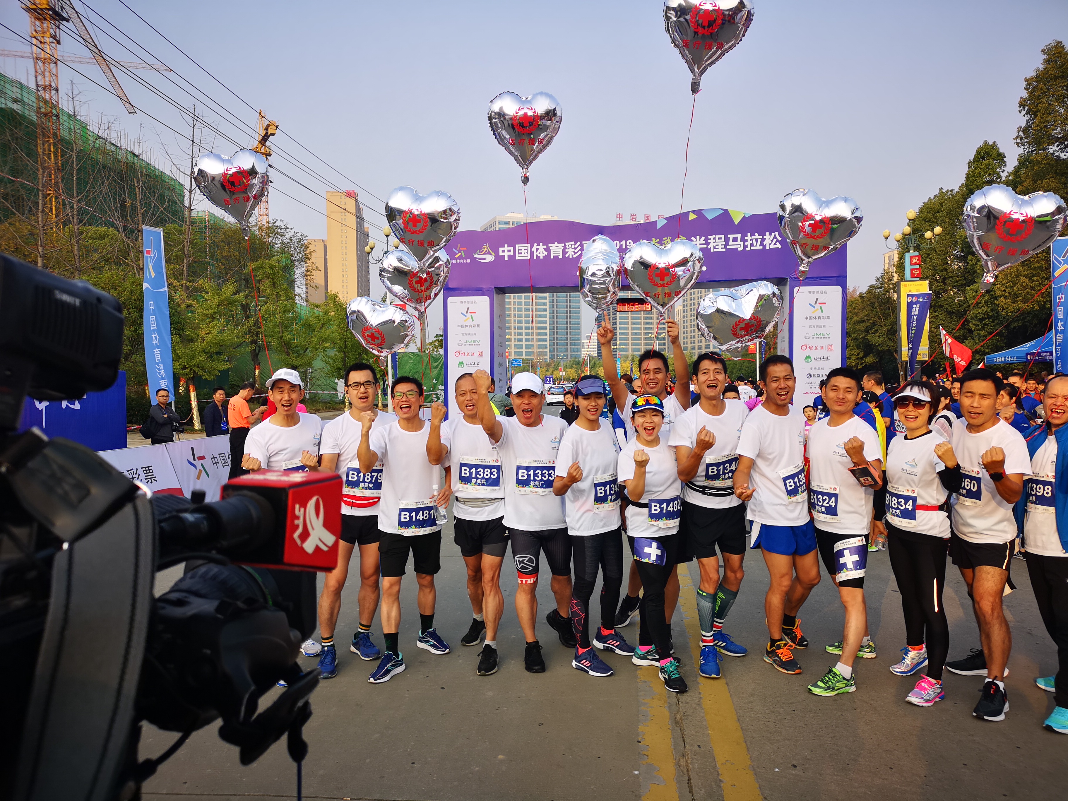 五千人马拉松,5000人马拉松只有一人到终点