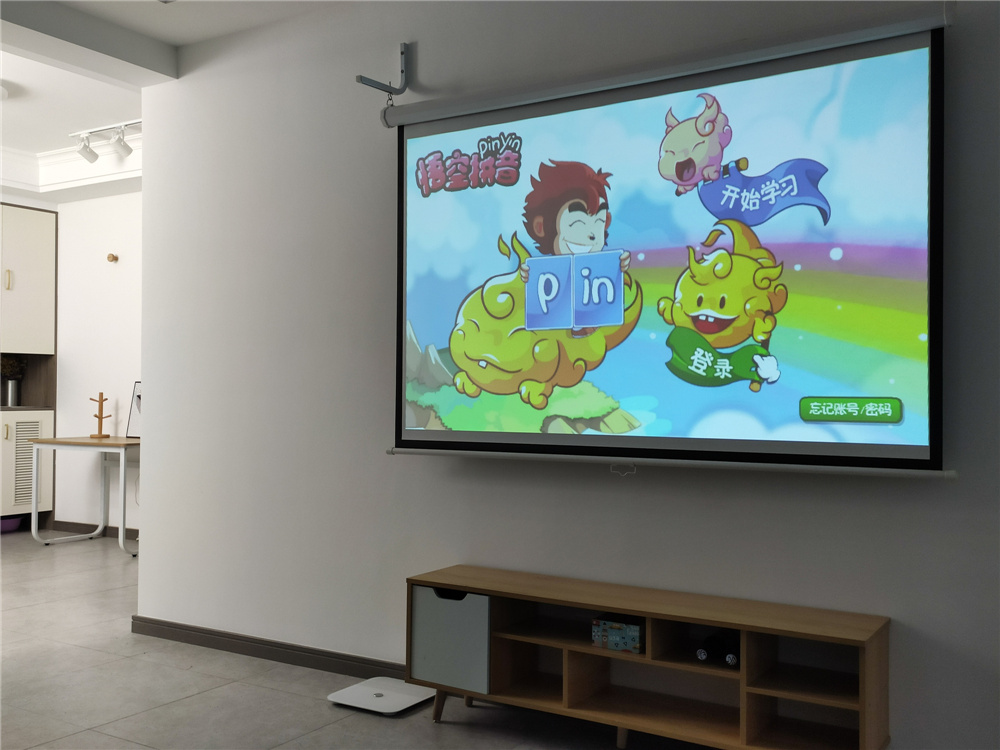 将电影院放进口袋里？天猫精灵“小白盒”便携智能投影仪评测