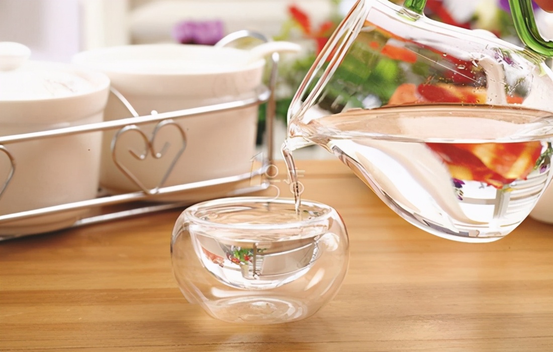 衣服上发霉的霉点怎么去除,衣服发霉的白霉点怎么去除