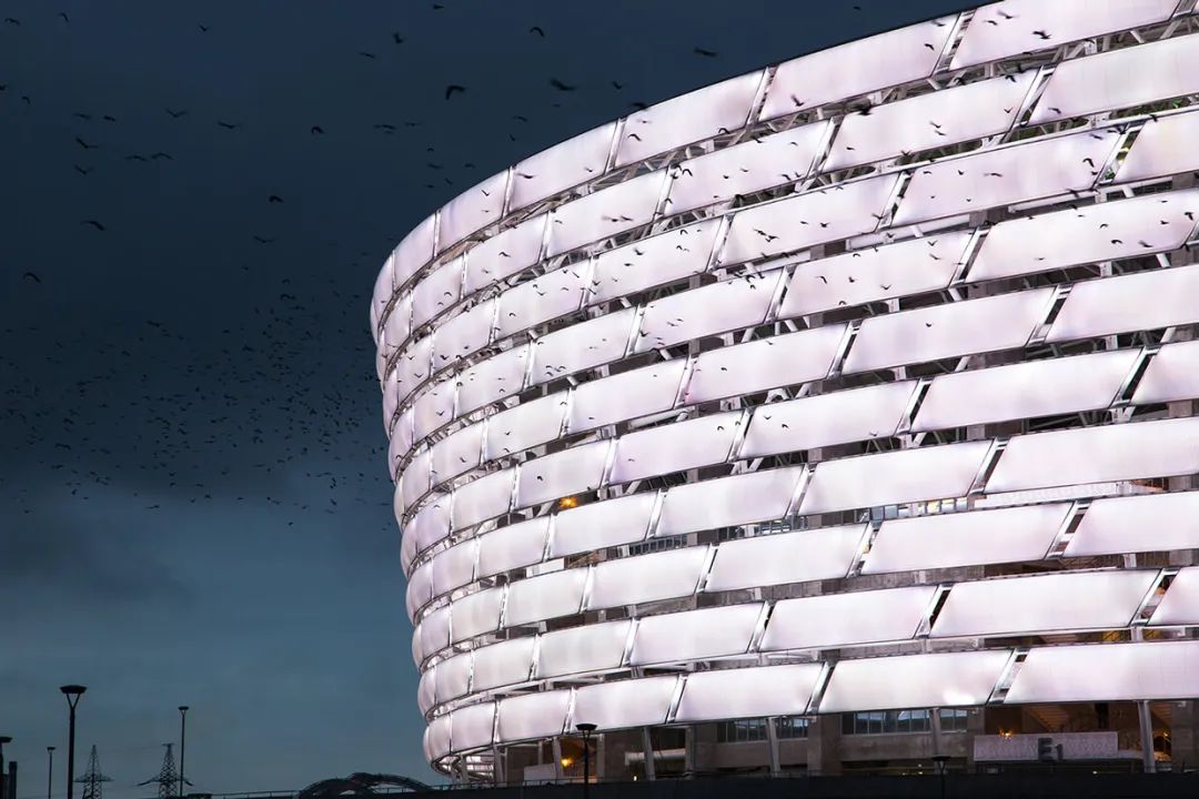 外墙足球场效果图,房顶足球场设计