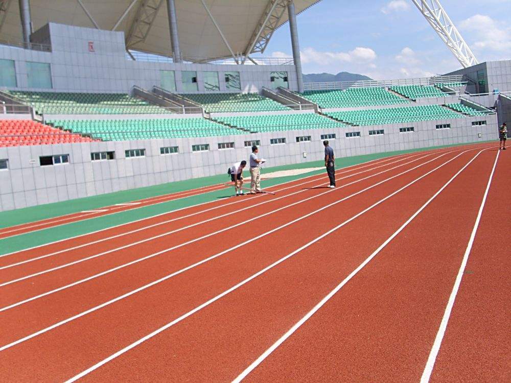 内蒙古预制型橡胶跑道,预制型橡胶跑道生产线