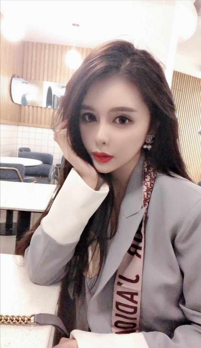 斗鱼早期主播有冯提莫还有谁,斗鱼第一主播冯提莫