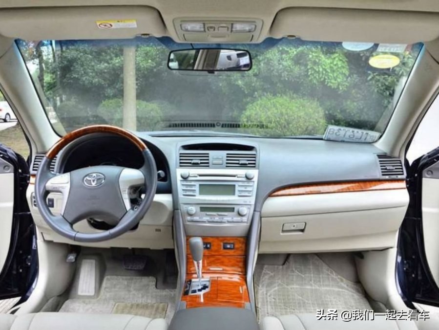 二手丰田凯美瑞还值多少钱,父亲70万买车