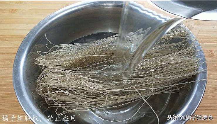 想吃正宗酸辣粉很简单,想吃酸辣粉要不要去买