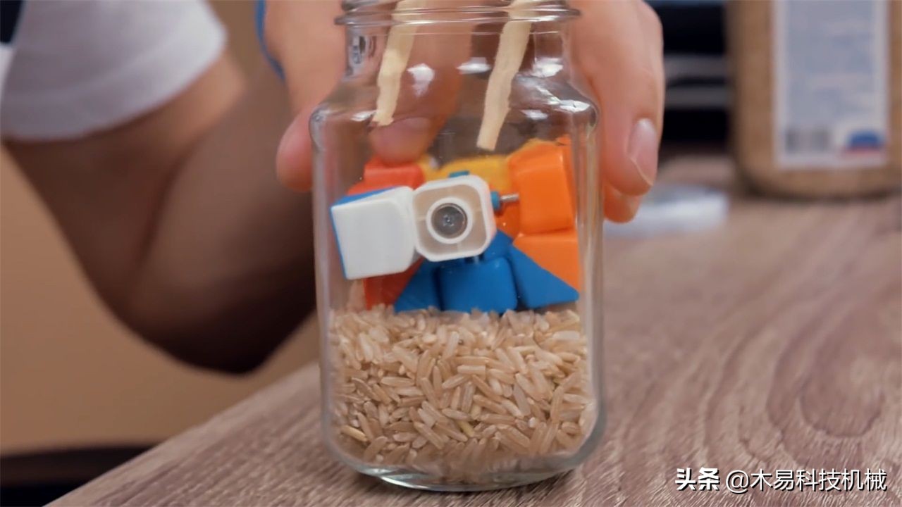 比瓶子大的魔方怎么装进去,比瓶口大的魔方