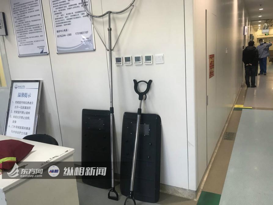 探访重症监护室,看望重症监护室的病人