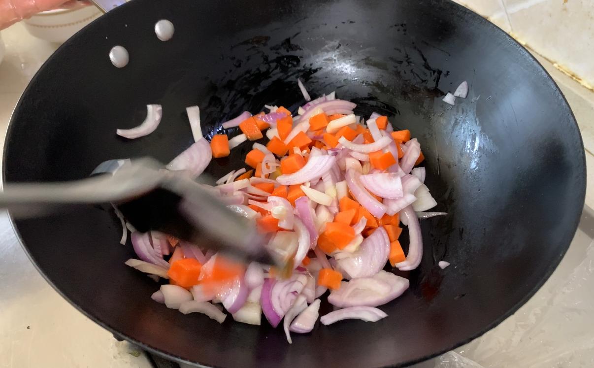 炖完牛肉的汤煮面,炖完牛肉的砂锅去异味