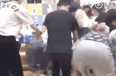 为什么优衣库的衣服被疯抢,哄抢优衣库