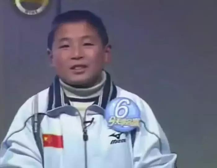 武磊国家队和韦世豪,武磊力压梅西入选本轮最佳阵容