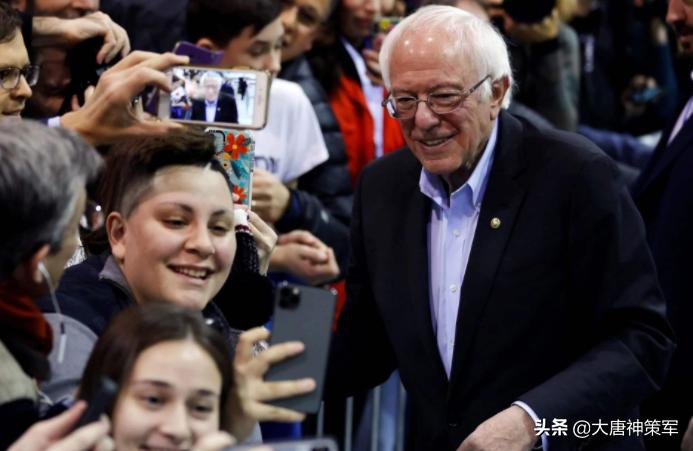 “通俄门”风波再起，这回不仅是美总统，连民主*党**人桑德斯也有份