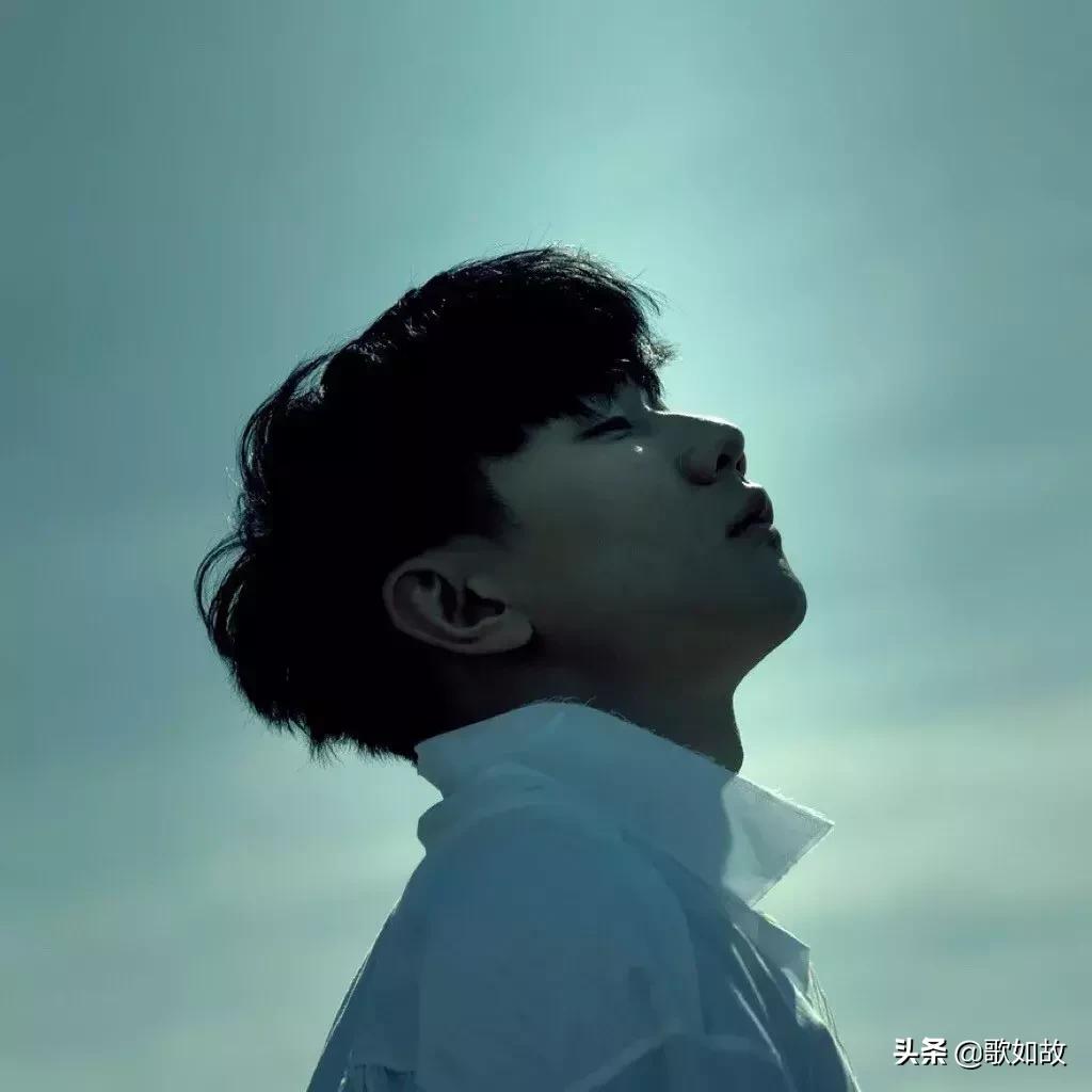 我删除了10年前MP3里的歌，却依旧忘不了你