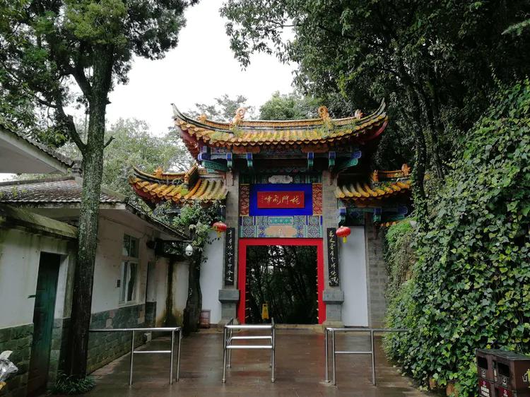 昆明西山龙门景区滇中第一佳境,昆明西山植被茂密负氧离子丰富