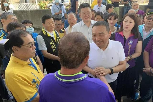 皇帝的新衣红毯,皇帝的新衣封面