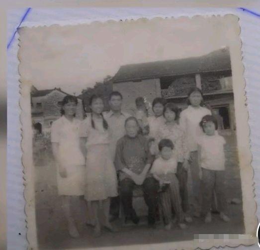 从开拖拉机到如今千亿帝国掌舵人,从拖拉机手到千亿富婆