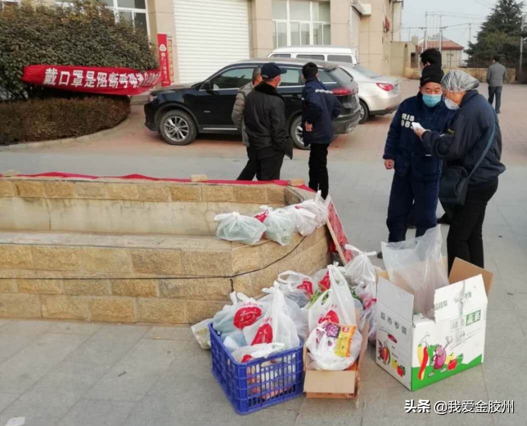 青岛胶州里岔镇：小区值守有力度有温度