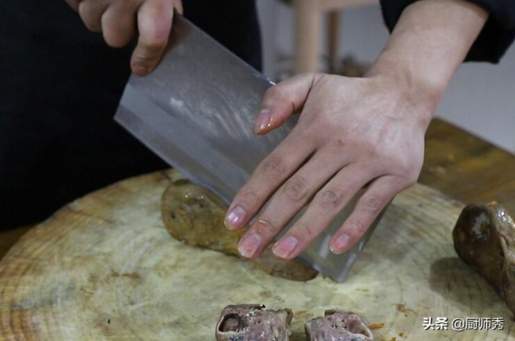 大厨教你:厨房常用的12种刀法,切什么菜用什么刀法,太详细了