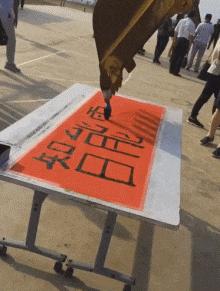 猝不及防一字马搞笑动图,搞笑gif倒立外加一字马