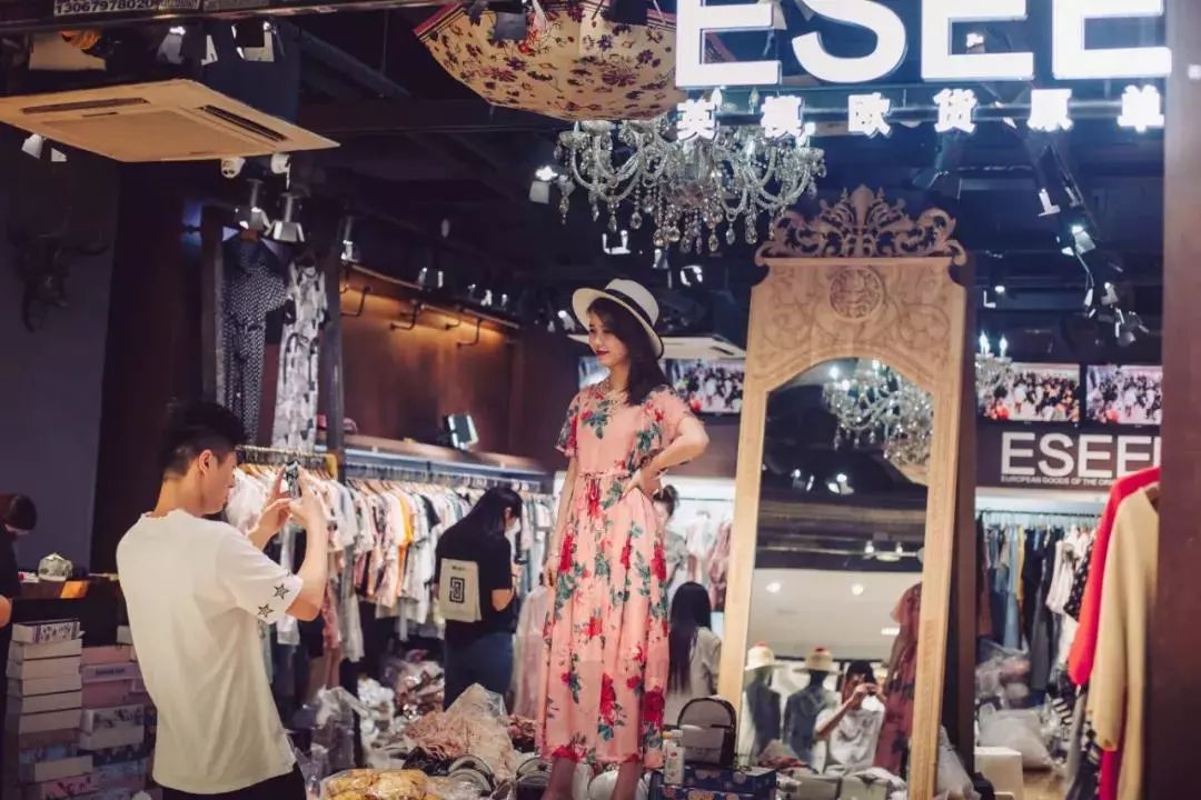 3平方米旺铺月租18万，一件衣服25元，广州十三行的水有多深？