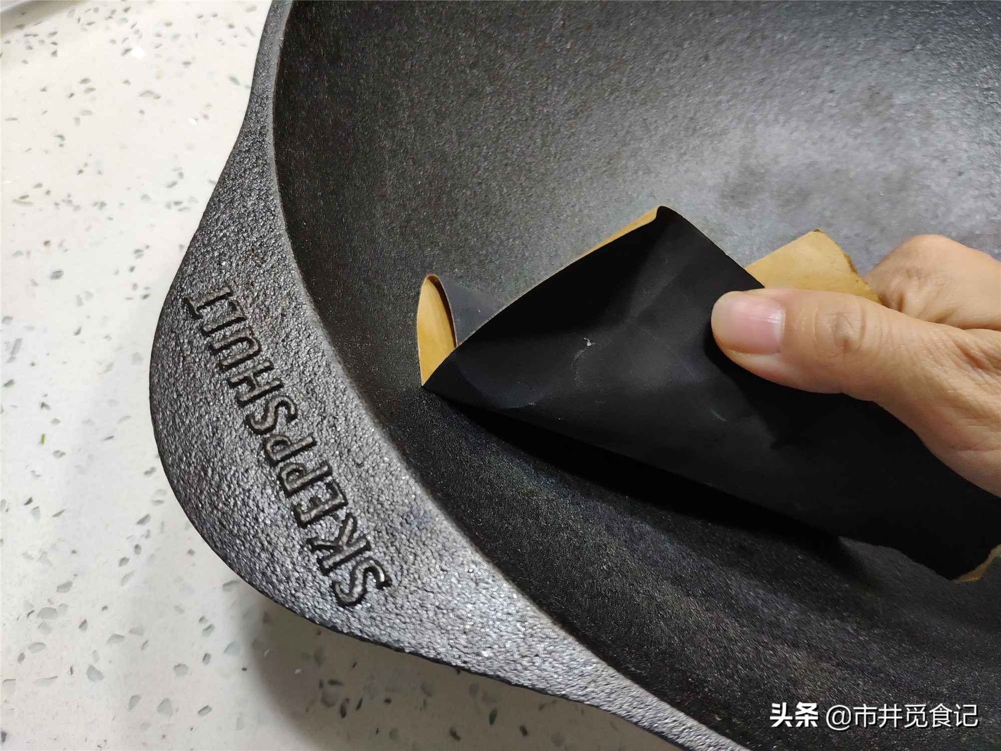 铁锅怎么开锅?拿到新锅别着急用,简单几步开锅,不会粘锅寿命长