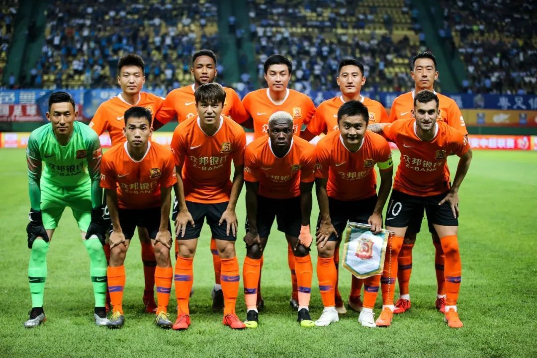 坚韧如钢铁温柔如蝶翼,武汉卓尔0:5广州恒大