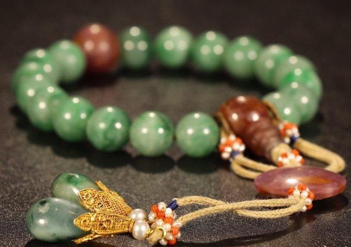 清代翡翠十八子图片,清代翡翠十八子