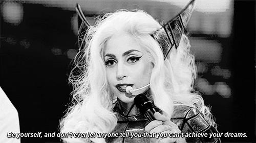 gaga靠一部电影重回事业巅峰,ladygaga转行做什么了