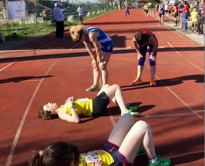 运动完后肌肉酸痛第二天继续吗,运动后肌肉酸痛可以吃布洛芬吗