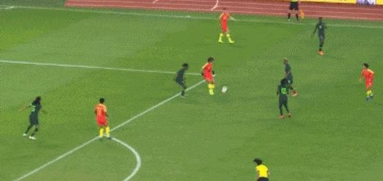 女足王霜停球假射虚晃,国足停球和王霜停球